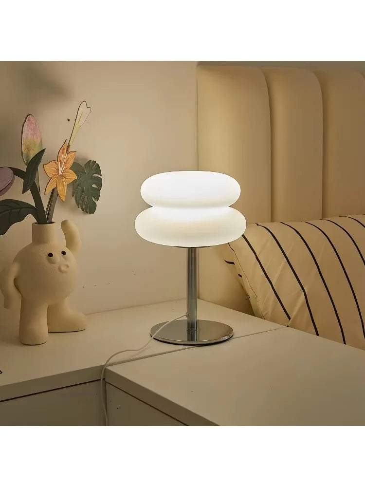 Lampe de chevet style crème, à 3 couleurs de lumière réglables, avec alimentation USB, idéale comme lampe d’ambiance pour chambre, salon, bureau ou décoration intérieure.