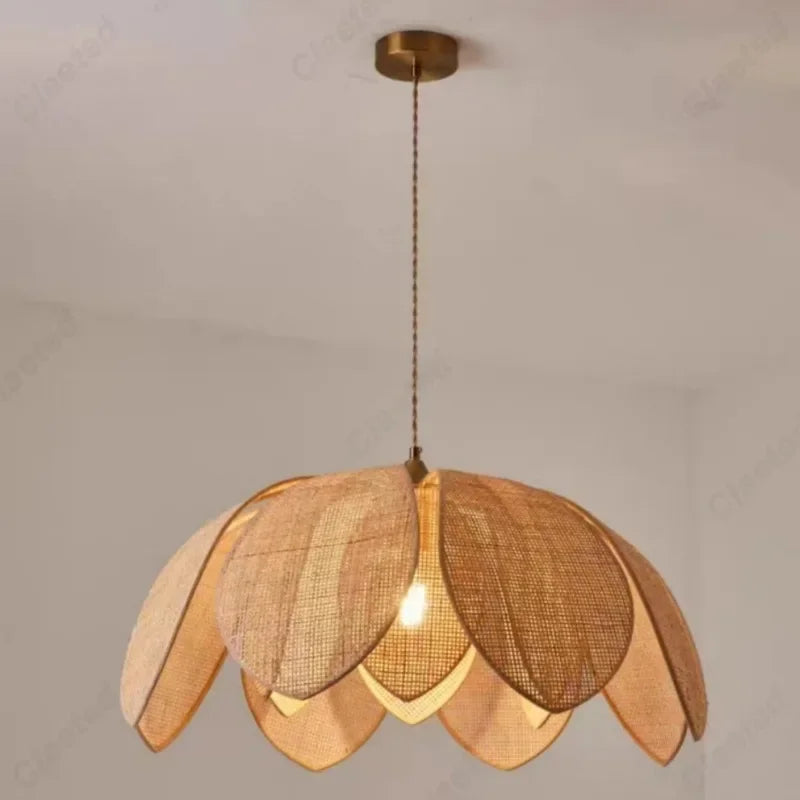 Suspension créative à LED en rotin tressé à la main, design pétales de fleur, douille E27, idéale pour salon de thé, salon, chambre ou salle à manger, pour une ambiance chaleureuse.