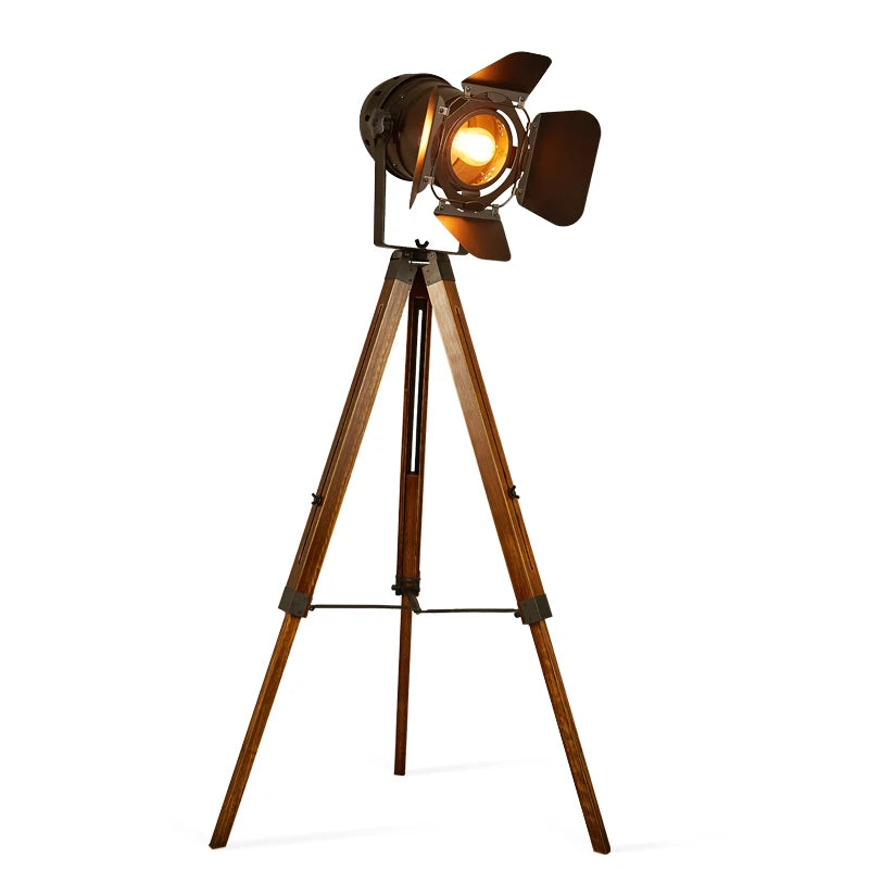 Lampadaire en bois avec LED, style industriel, rouge/noir, abat-jour type loft, design rustique et vintage, idéal pour le salon, le bureau ou la salle d’étude.