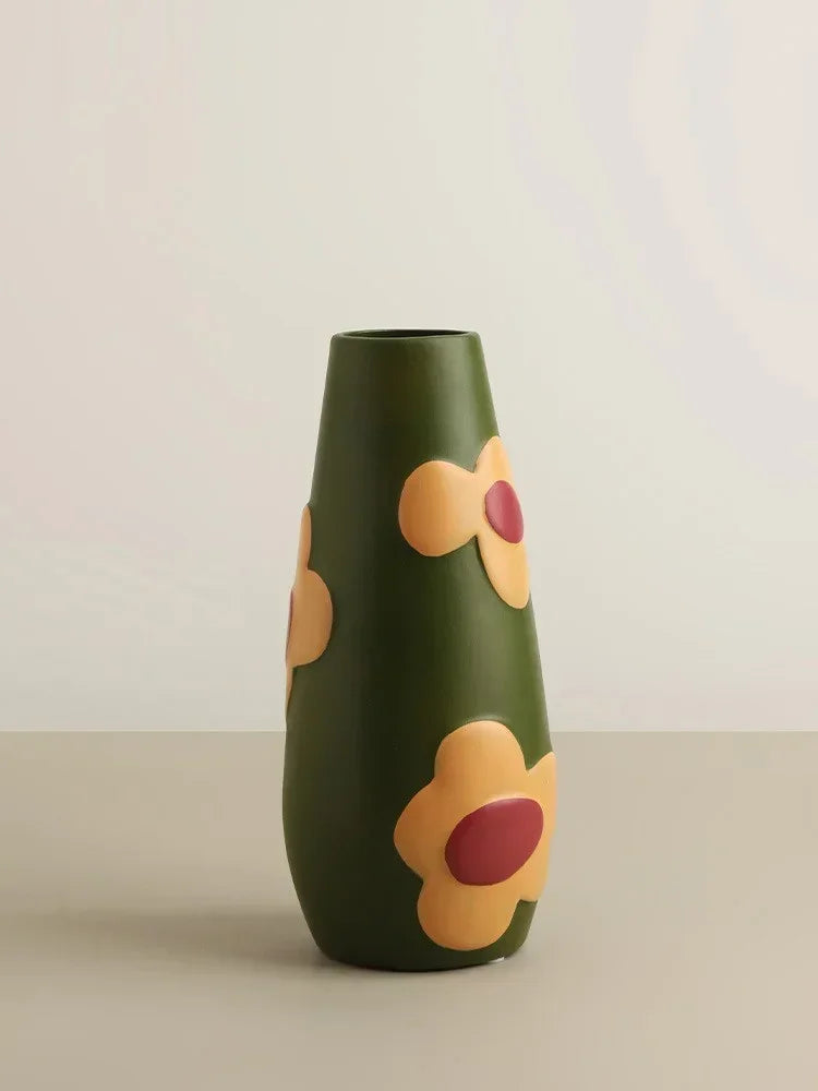 Vase décoratif en céramique pour table, composition florale, design créatif, décoration de salon et de maison, style Morandi peint.
