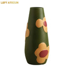 Vase décoratif en céramique pour table, composition florale, design créatif, décoration de salon et de maison, style Morandi peint.