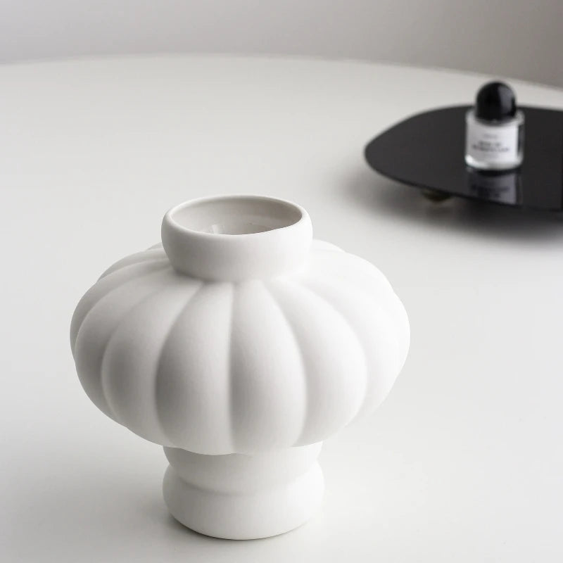 Vase décoratif en céramique en forme de lanterne nordique, style blanc crème, ornement pour salon, salle à manger et décoration de bureau.