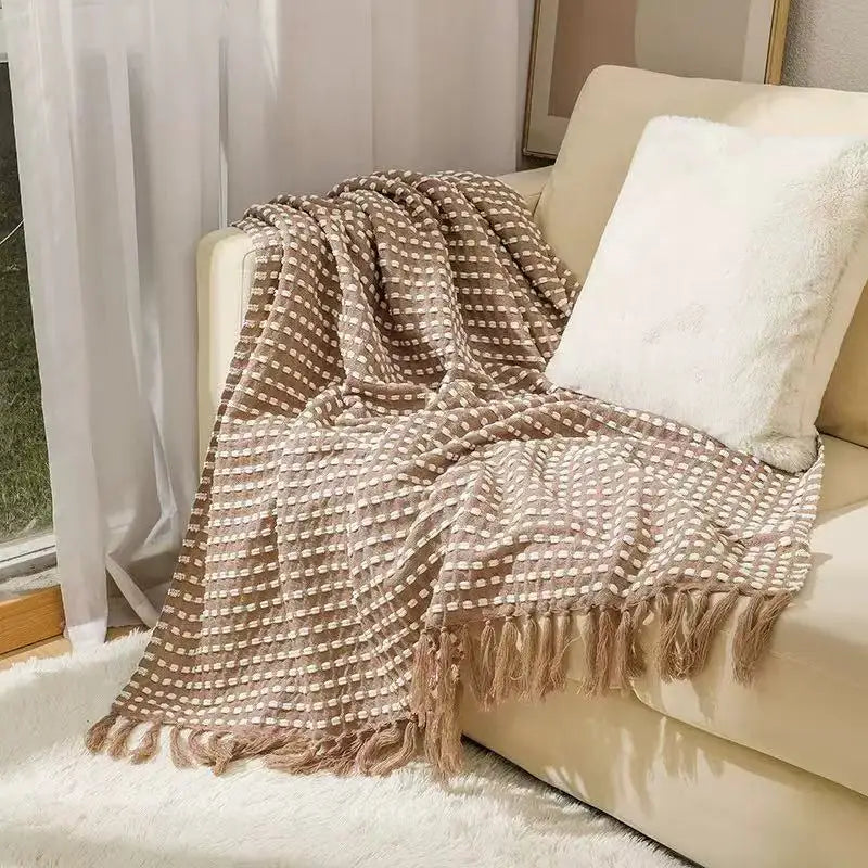 Plaid vintage blanc en chenille tricotée, doux et luxueux, avec pompons, couvre-lit et jeté de canapé style ferme, couverture de voyage et de sieste, décoration intérieure.