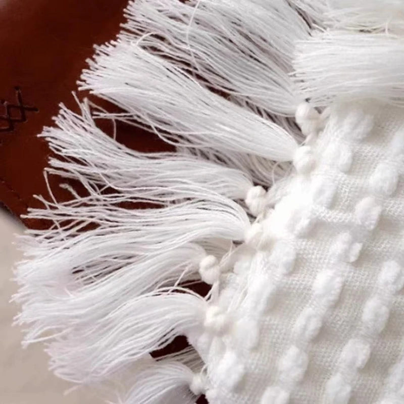 Plaid vintage blanc en chenille tricotée, doux et luxueux, avec pompons, couvre-lit et jeté de canapé style ferme, couverture de voyage et de sieste, décoration intérieure.