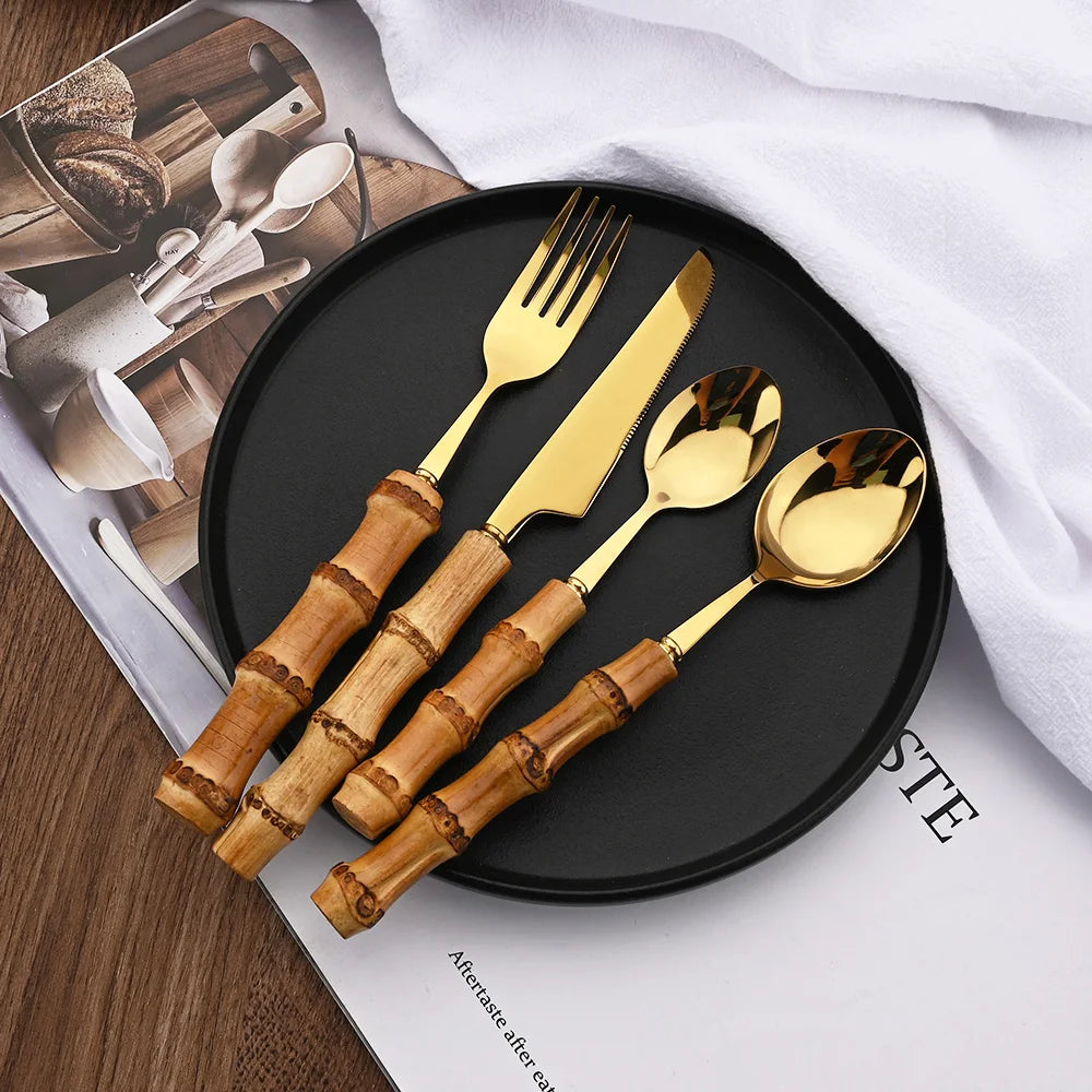 Service de table 24 pièces en acier inoxydable avec poignées en bambou naturel, ensemble de couverts en bambou, comprenant couverts de table et couteaux à steak.