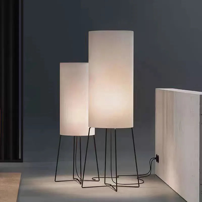 Lampadaire colonne design à LED, style Wabi-Sabi, avec abat-jour en tissu, pour salon, chambre ou bureau, lampe d’ambiance créative pour coin décoratif.