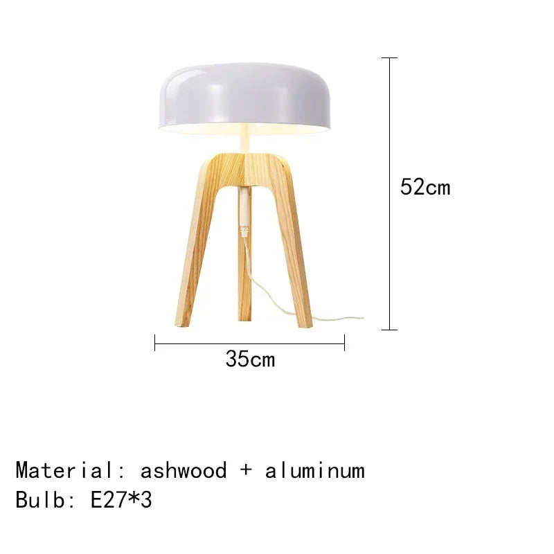 Lampadaire moderne classique en bois, style artistique, pour hôtel, chambre, salon et maison, avec pied tripode et abat-jour en forme de champignon.