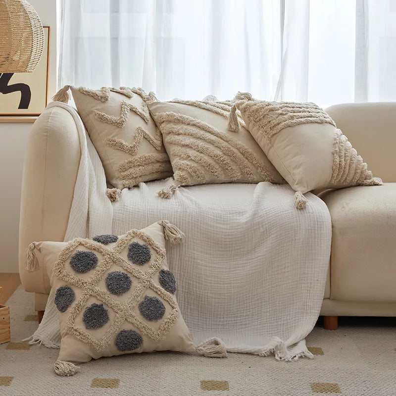 Housse de coussin bohème chic à pompons et tuftage, coussin décoratif doux et moelleux pour canapé, chambre, panier et accessoires pour animaux de compagnie.