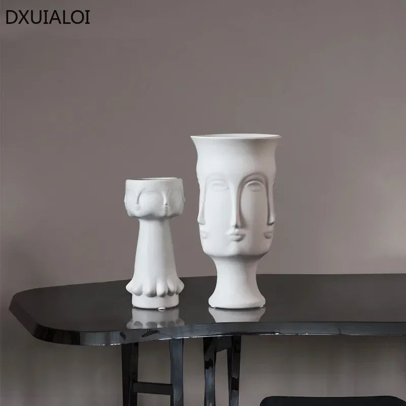 Vase artistique créatif en céramique représentant un visage humain, décoration artisanale émaillée blanche, vase pour composition florale, décoration de salon et de maison.