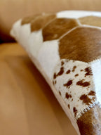Housse de coussin en véritable cuir de vache 100 % naturel, 45 × 45 cm, motif vache marron crème, housse de coussin luxueuse pour décoration intérieure.