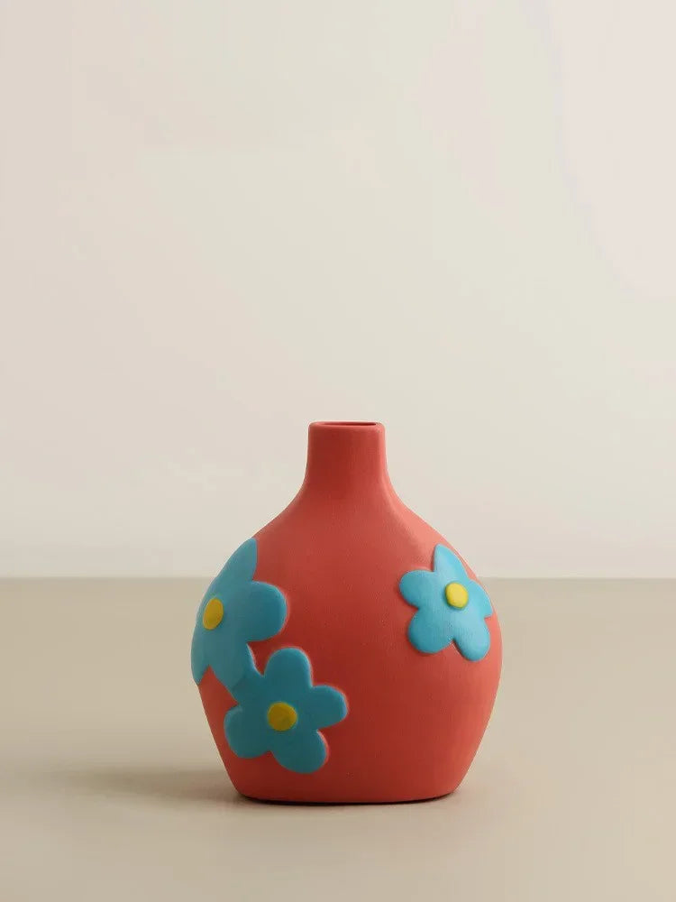 Vase décoratif en céramique pour table, composition florale, design créatif, décoration de salon et de maison, style Morandi peint.