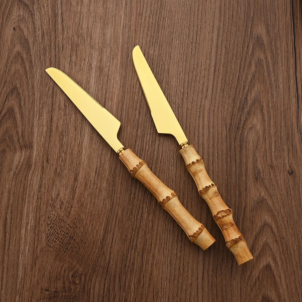 Service de table 24 pièces en acier inoxydable avec poignées en bambou naturel, ensemble de couverts en bambou, comprenant couverts de table et couteaux à steak.