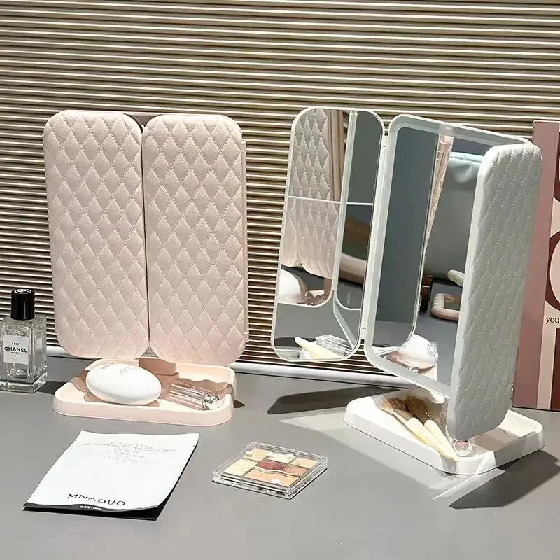 Miroir de maquillage LED de bureau avec éclairage, style INS, miroir pliable à trois volets, miroir de coiffeuse de bureau pour dortoir, beauté et chambre à coucher.