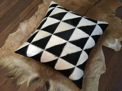 Housse de coussin en véritable cuir de vache 100 % naturel, 45 × 45 cm, motif vache marron crème, housse de coussin luxueuse pour décoration intérieure.