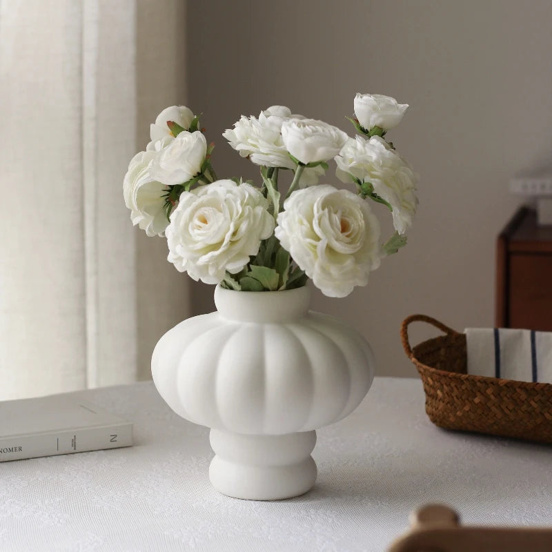 Vase décoratif en céramique en forme de lanterne nordique, style blanc crème, ornement pour salon, salle à manger et décoration de bureau.