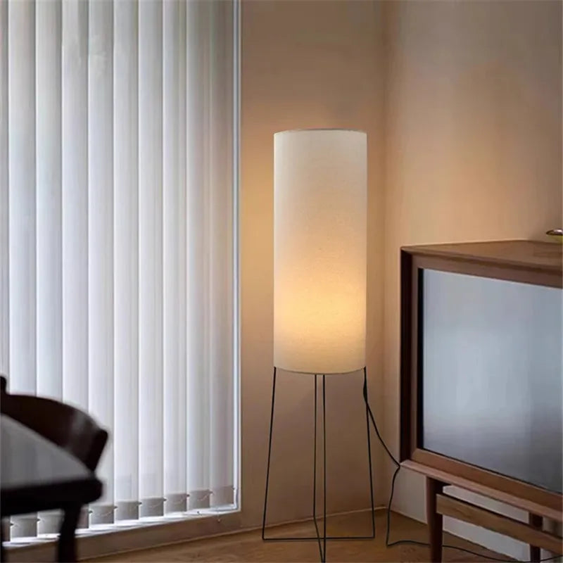 Lampadaire colonne design à LED, style Wabi-Sabi, avec abat-jour en tissu, pour salon, chambre ou bureau, lampe d’ambiance créative pour coin décoratif.