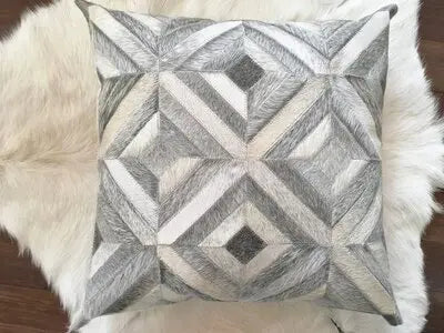 Housse de coussin en véritable cuir de vache 100 % naturel, 45 × 45 cm, motif vache marron crème, housse de coussin luxueuse pour décoration intérieure.