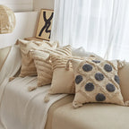 Housse de coussin bohème chic à pompons et tuftage, coussin décoratif doux et moelleux pour canapé, chambre, panier et accessoires pour animaux de compagnie.
