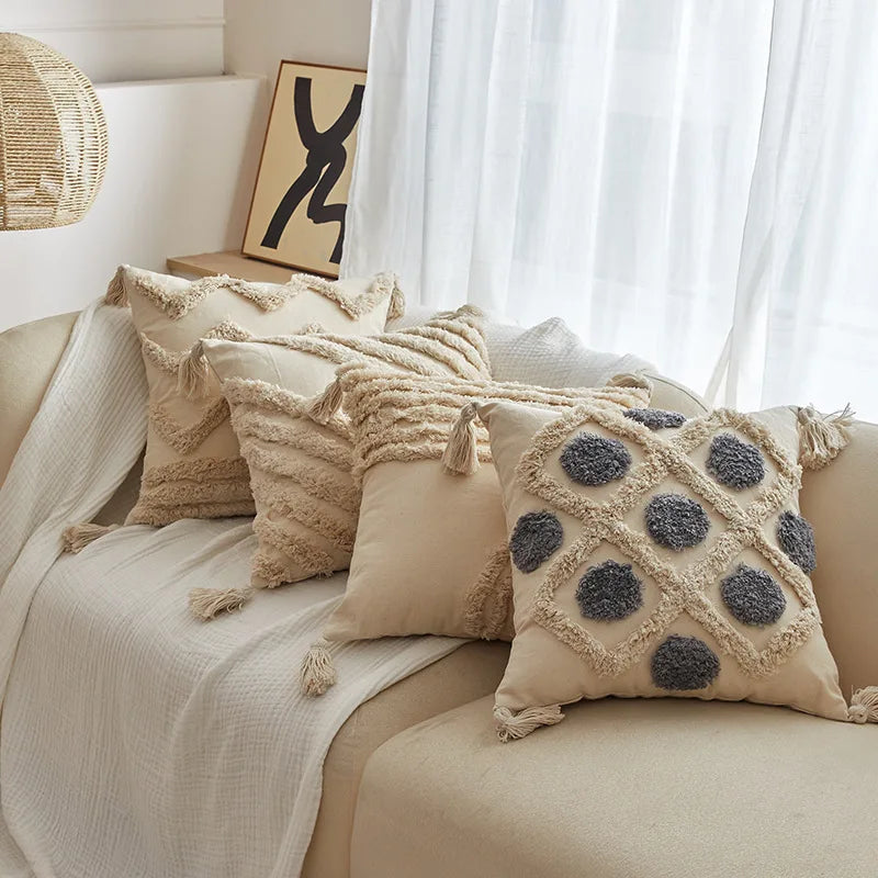 Housse de coussin bohème chic à pompons et tuftage, coussin décoratif doux et moelleux pour canapé, chambre, panier et accessoires pour animaux de compagnie.