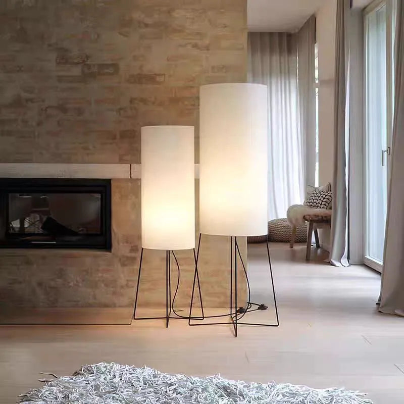 Lampadaire colonne design à LED, style Wabi-Sabi, avec abat-jour en tissu, pour salon, chambre ou bureau, lampe d’ambiance créative pour coin décoratif.