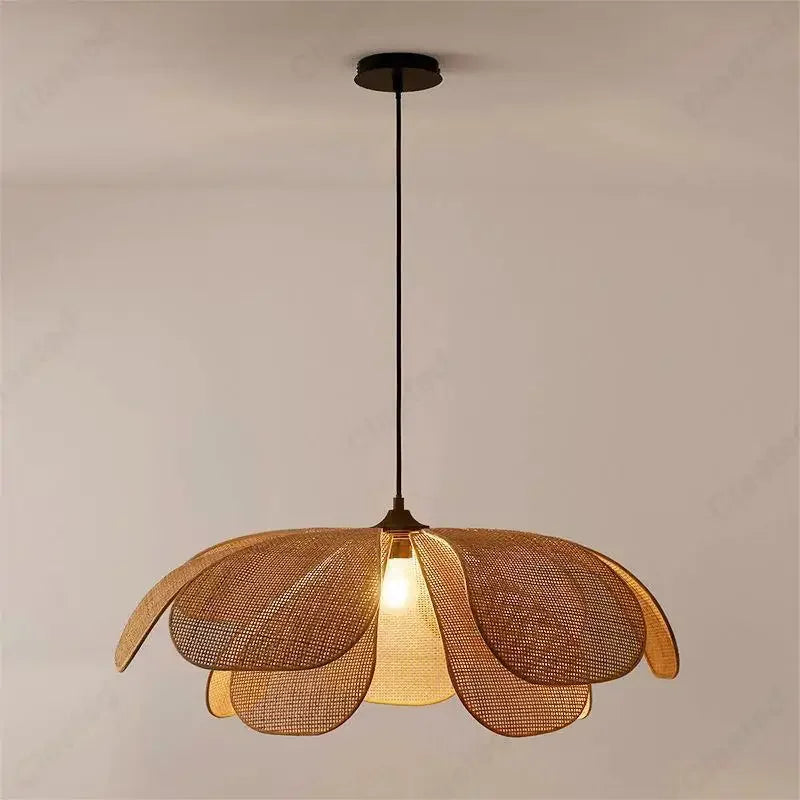 Suspension créative à LED en rotin tressé à la main, design pétales de fleur, douille E27, idéale pour salon de thé, salon, chambre ou salle à manger, pour une ambiance chaleureuse.