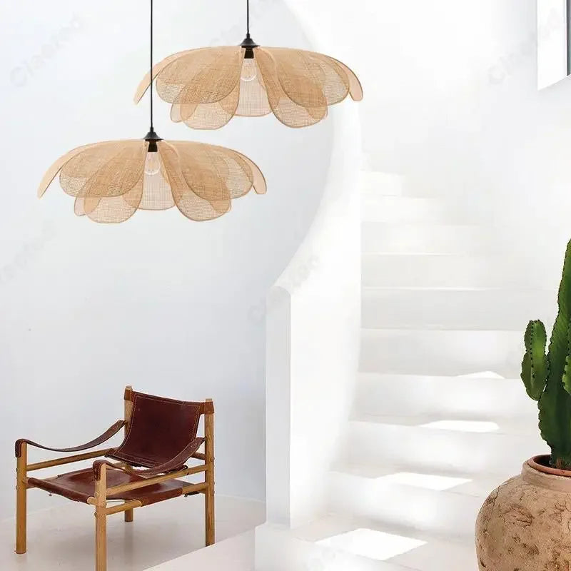 Suspension créative à LED en rotin tressé à la main, design pétales de fleur, douille E27, idéale pour salon de thé, salon, chambre ou salle à manger, pour une ambiance chaleureuse.
