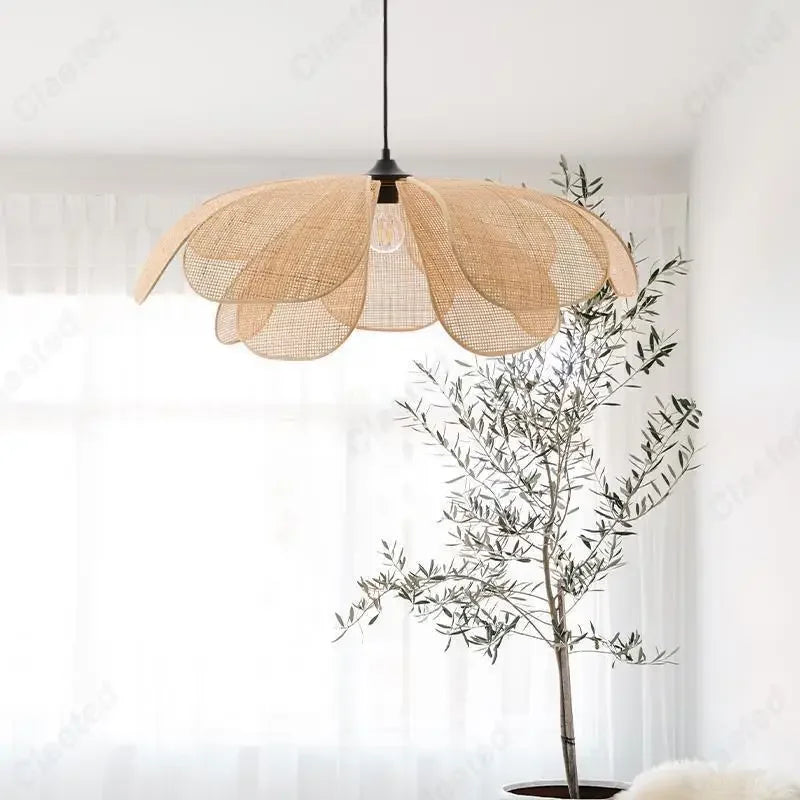 Suspension créative à LED en rotin tressé à la main, design pétales de fleur, douille E27, idéale pour salon de thé, salon, chambre ou salle à manger, pour une ambiance chaleureuse.