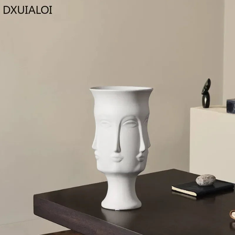 Vase artistique créatif en céramique représentant un visage humain, décoration artisanale émaillée blanche, vase pour composition florale, décoration de salon et de maison.